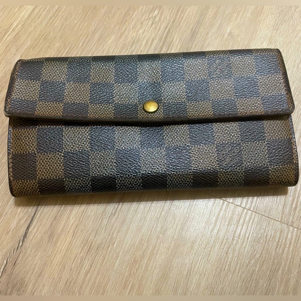 Authentic Louis Vuitton Damier Ebene Wallet (CA1015)